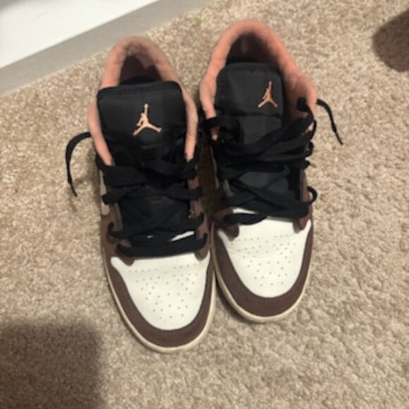 Jordan 1 Low "Mocha" sneakers in a brown, white, and black col - Picture 1 of 1